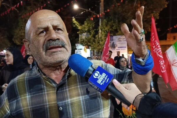 کوهنوردان با صعود به قله‌های ایران، روحیه ایستادگی و همبستگی خود را به نمایش می‌گذارند