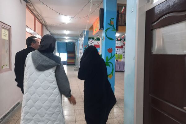 بازدید مدیر آموزش و پرورش ناحیه دو شهرری از دبستان شهید چمران 