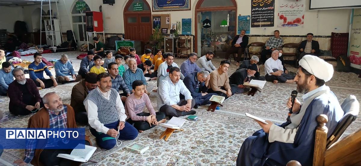 حضور رئیس حوزه علمیه شیروان در جمع معتکفین مسجد جامع شیروان