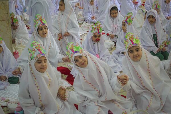 جشن تکلیف ۶۰۰دانش‌آموز دختر گتوندی