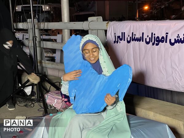 اجرای برنامه روز ملی خلیج فارس توسط دختران انجمن اسلامی