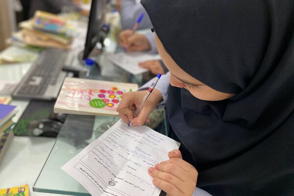 دانش‌آموزان دبیرستان نگین‌دانش ورامین میهمان کتابخانه رازی شدند