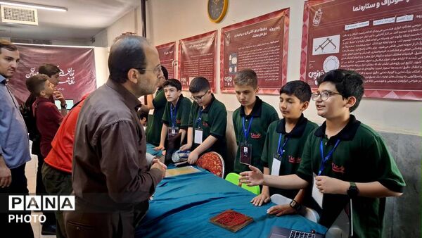 جشن علم در نمایشگاه «فانوس»؛ نمایش قدرت پژوهشگری دانش‌آموزان علامه حلی ۲