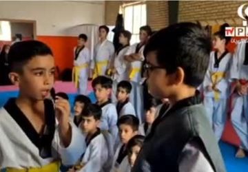 مراسم اعطای کمربند زرد به  دانش‌آموزان تکواندوکار  در کاشمر 