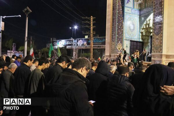 برپایی نماز استغاثه روبه‌روی مسجد جامع محمدشهر کرج