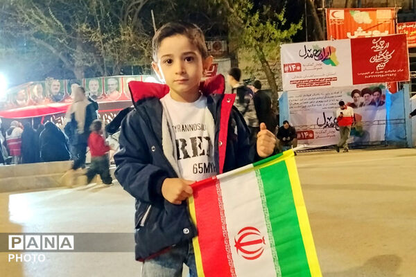 جلوه ای از حضور کودکان در دل میدان