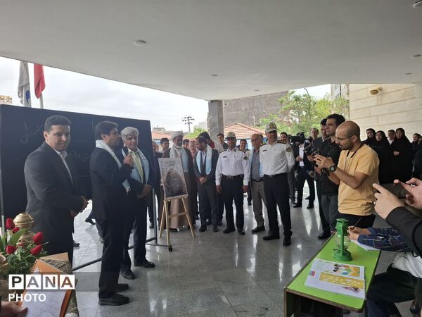کاشت نهال به یاد دانش آموزان شهید میناب در دبستان آرمینه مصلی نژاد
