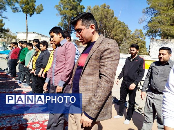 اردوی یک روزه دانش‌آموزان پایه هشتمی دبیرستان میثاق