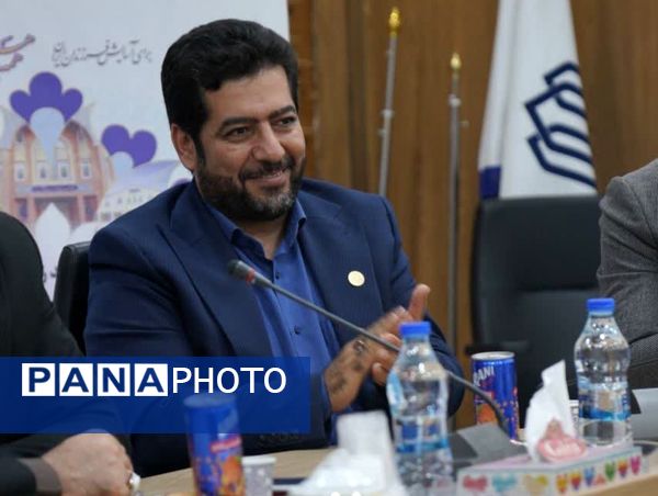 نشست خبری مدیرکل نوسازی مدارس استان اصفهان با دانش آموز خبرنگاران پانا