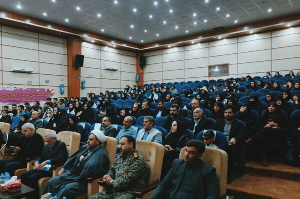 اختتامیه هفته پژوهش شهرداری نصیرشهر با رونمایی از کتاب «اردک دیوانه»  