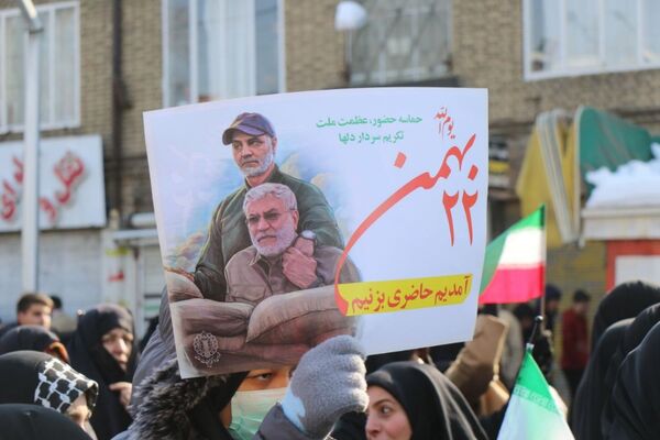 حضور گسترده کودکان و نوجوانان ارومیه‌ای در راهپیمایی ۲۲ بهمن