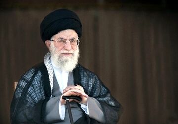 رهبر شهید انقلاب اسلامی، آیت‌ الله خامنه‌ای، الگوی ایثار و مقاومت