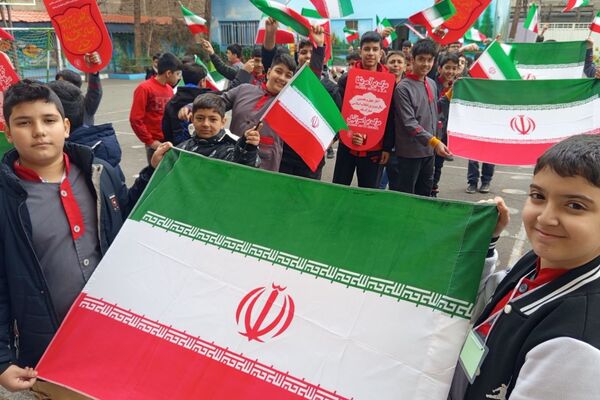 جشن پیروزی انقلاب اسلامی در مدارس رباط‌کریم