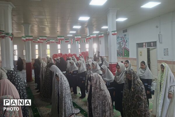 آغاز سال تحصیلی در زینبیه ۲ شهریار با اقامه نماز جماعت و حضور مسئولان آموزش و پرورش