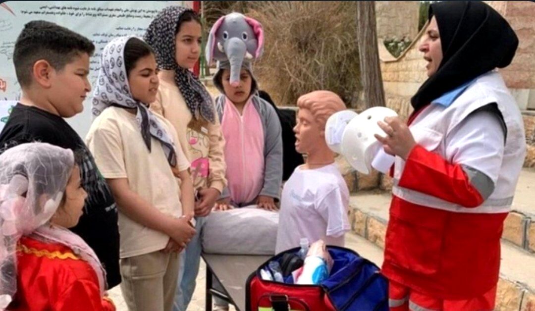 آموزش کمک‌های اولیه به ۱۷۰۰ کودک مسافر در گرمه