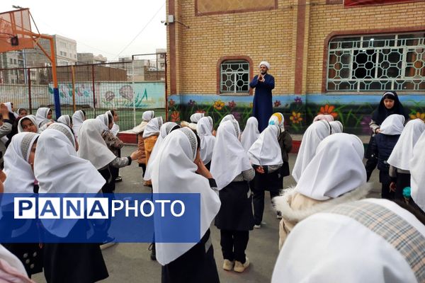 جشن ولادت حضرت قائم(عج) در مدرسه17 شهریور 