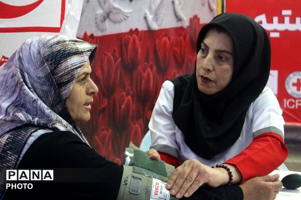 آموزش امداد و نجات در قلب همدان؛ میدان امام میزبان فعالیت‌های جمعیت هلال‌احمر شد