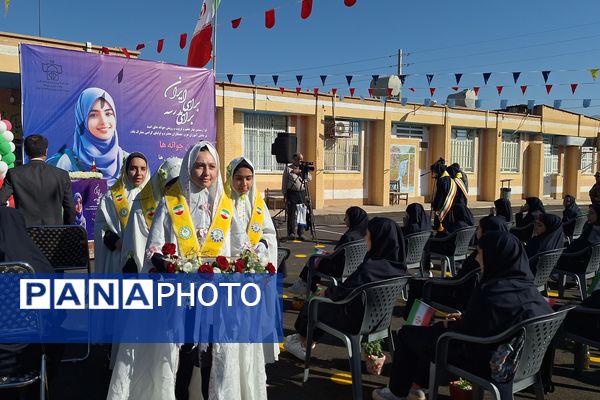 آیین نواختن زنگ مدرسه با شروع سال تحصیلی جدید 