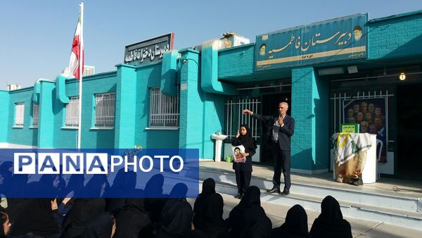 روایتگری هشت سال دفاع مقدس در دبیرستان فاطمیه