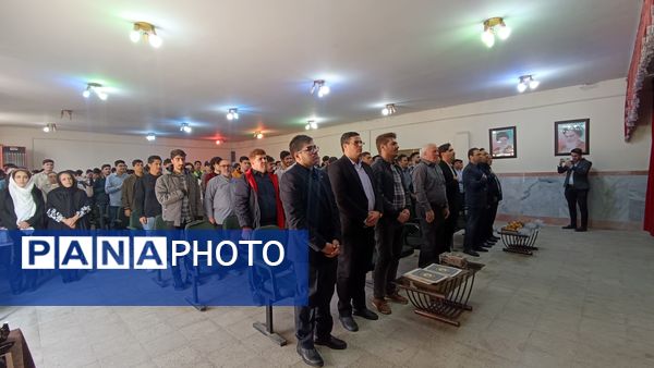 تجلیل از رتبه‌های برتر کنکور سراسری دبیرستان شهید سلطانی ۴ 