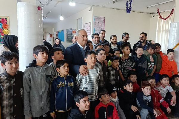 حضور سرزده مدیرکل آموزش و پرورش شهرستان‌های تهران در دبستان حافظ منطقه عباس آباد ناحیه یک شهرری