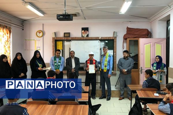 بازدید کشوری از دانش‌آموزان پیشتاز دبستان فولادفر ناحیه دو شهرری 