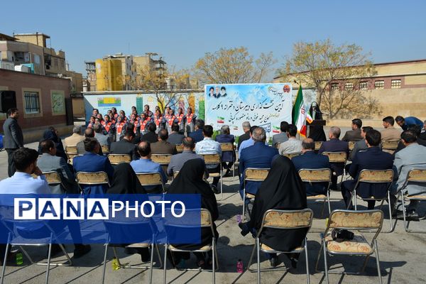 حاج مجید خوئی و بانو کمپانی، سازندگان ۹ کلاس جدید برای دختران بهارستانی