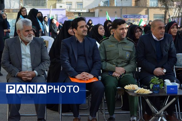 طنین زنگ انقلاب در بهارستان‌دو 