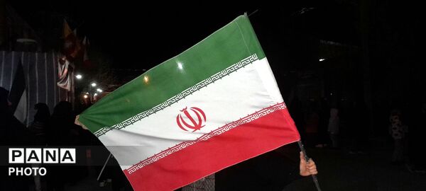 نقش زیبای پرچم ایران بر دستان کودکان حاج قاسم 
