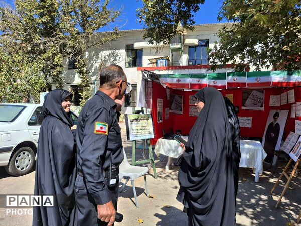 برپایی غرفه عفاف و حجاب در آموزش و پرورش تبادکان با مشارکت مدارس