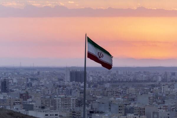 ایران؛ سرزمین قهرمانان، ایستاده برابر طوفان