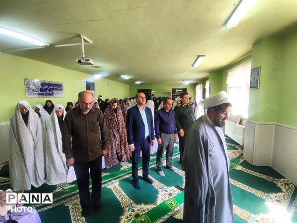 آیین نمادین «زنگ نماز» در دبیرستان سردار شهید همدانی منطقه جوکار