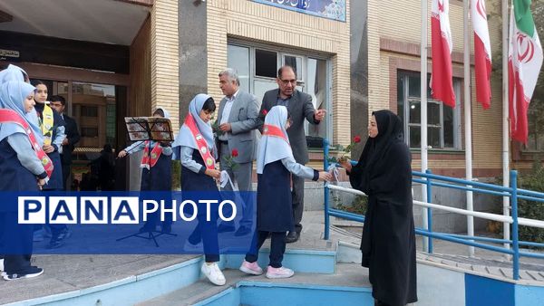 آغاز سال تحصیلی جدید باحضور مسئولان در دبستان فرهنگیان ۲ مشهد