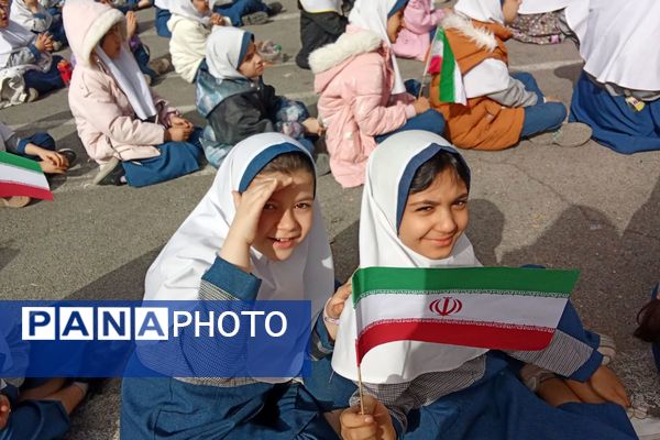 استقبال مدرسه حجاب از ۲۲بهمن 