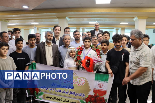 مراسم استقبال از دانش‌آموزان مدال‌آور و افتخارآفرینان المپیک دانش‌آموزی صربستان در فرودگاه بین المللی بوشهر 