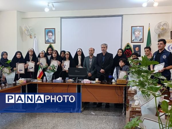 تجلیل از دانش‌آموز خبرنگاران پانا کاشان