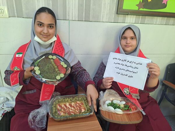 جشن روز جهانی تخم مرغ در دبستان دخترانه الزهرا یزد