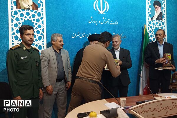  تقدیر از منتخبین منطقه‌ای و استانی
