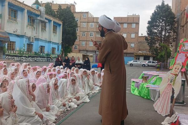 برگزاری جشن تکلیف دختران در مدرسه معراج بهارستان۲