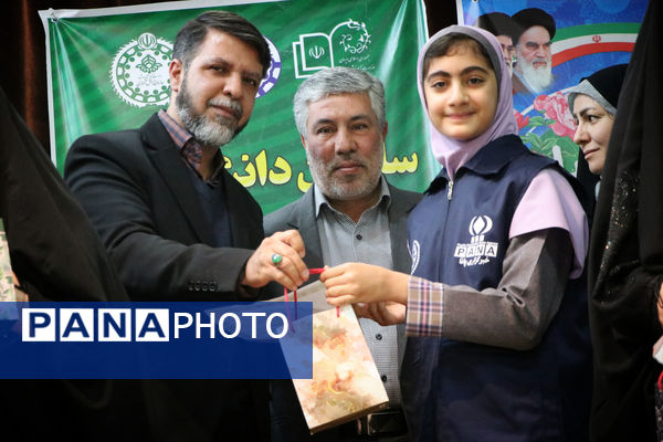 جشن تجلیل از دانش‌آموزان خبرنگاران فعال پانا و دانش‌آموزان رتبه‌های برتر شاهد  