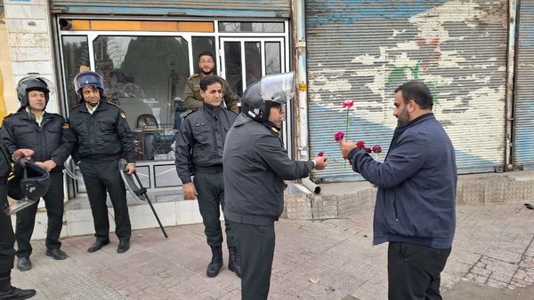 قدردانی مردم از مدافعان امنیت در روز پدر