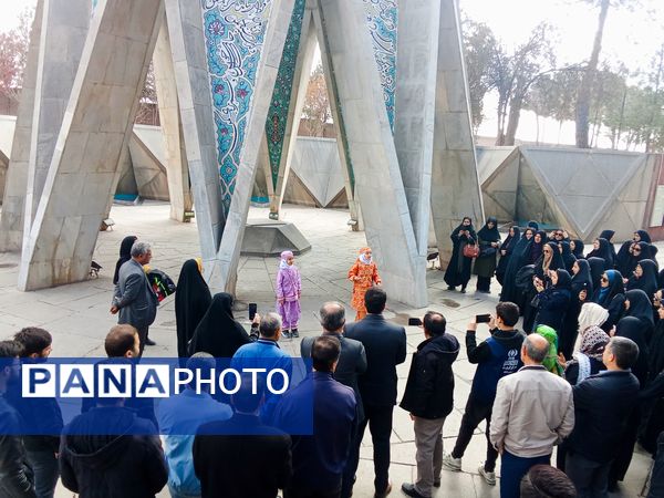 معاونان پرورشی شهرستان نیشابور از مقبره خیام بازدید کردند 