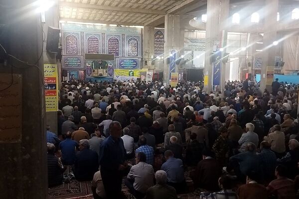 از پیر تا کودک در نماز جمعه نیشابور حضور دارند-۲