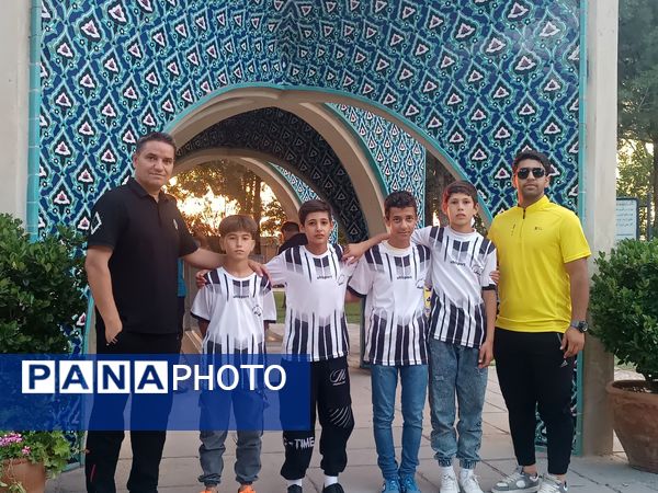 بازدید پسران دومیدانی کاران استان خراسان رضوی از آرامگاه عطار و خیام