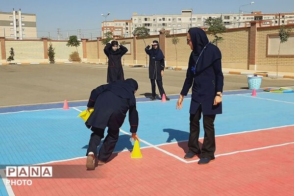 مسابقات ورزشی جام مهر در دبیرستان شهدای فراجا 