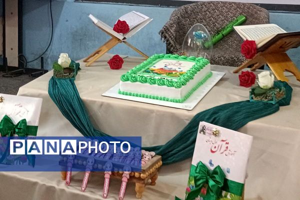 نغمه‌های قرآنی در دل دختران دبستان میقات بهارستان دو طنین‌انداز شد