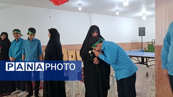 جشنِ تکلیفِ «به وقتِ میهن خدایی» دانش آموزان اشکذری همراه دستبوسی مادر