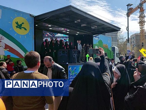 راهپیمایی روز قدس با حضور مردم ولایت‌مدار مشهدی