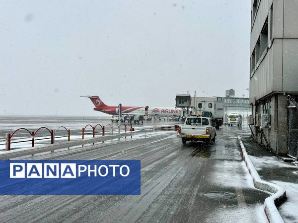 ۱۳ ساعت بعد از بارش برف در فرودگاه شهید هاشمی نژاد مشهد