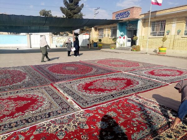 اقامه نماز باران  در دبستان ناهید نخودی 